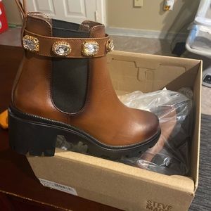 Beautiful Steven madden booties